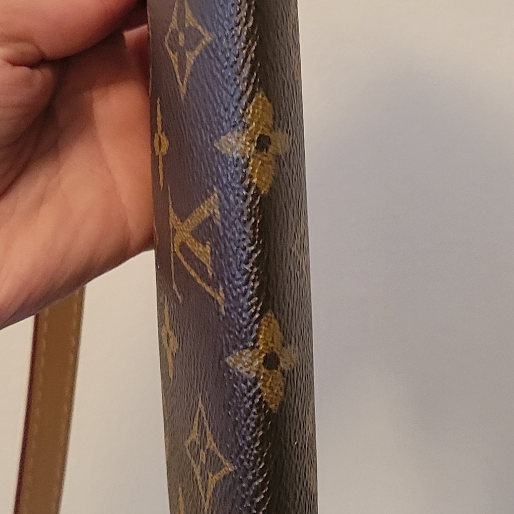 Louis Vuitton Black and Gold Monogram Pouch. - Picture 5 of 9